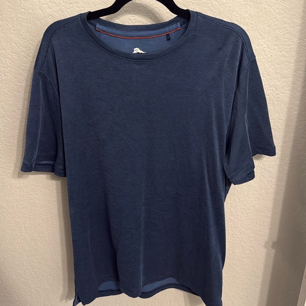 Tommy Bahama men’s short-sleeve crew neck T-shirt — blue micro stripe
